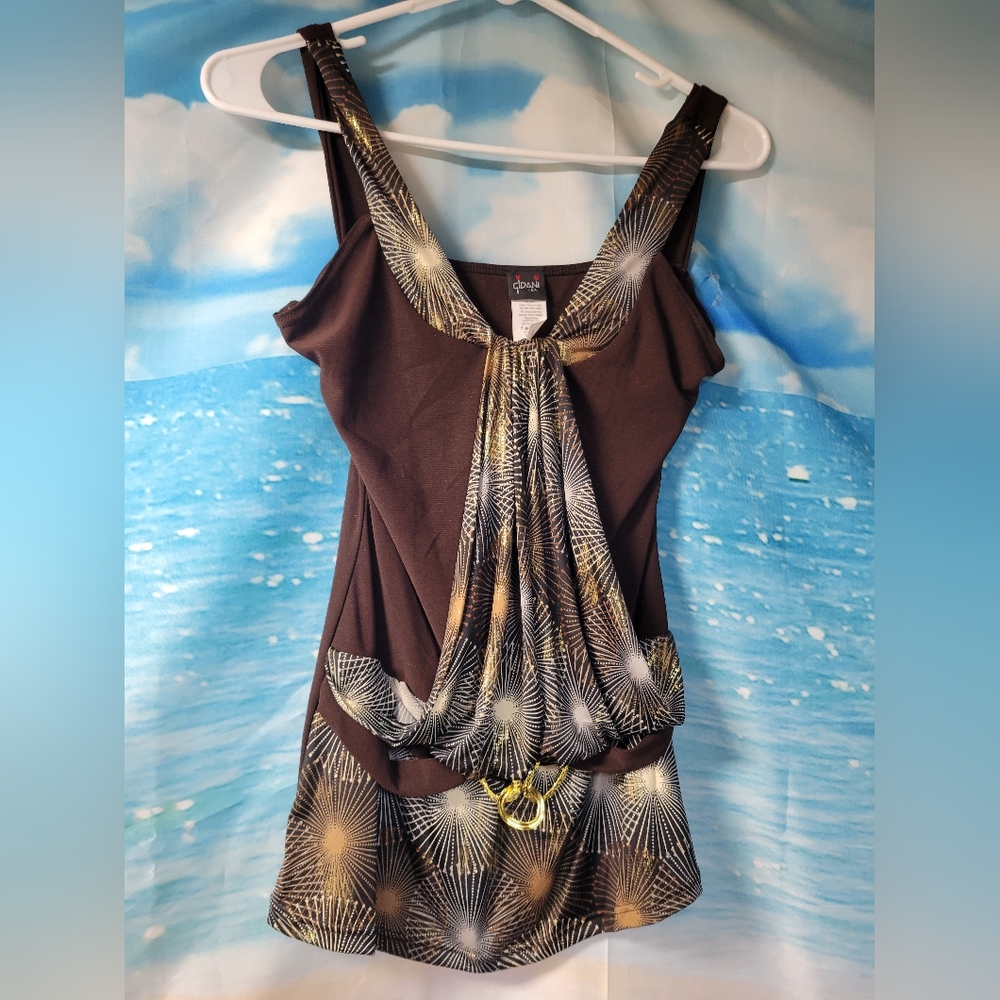 Gidani‎ Geometric pattern dressy Tank with gold buckle details Size Large